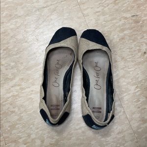 Toms size 8 flats